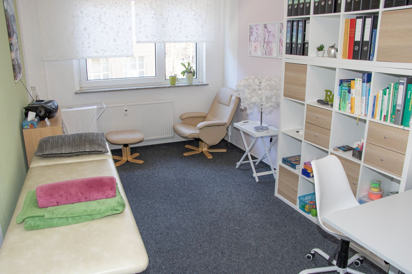 Behandlungszimmer mit Sessel